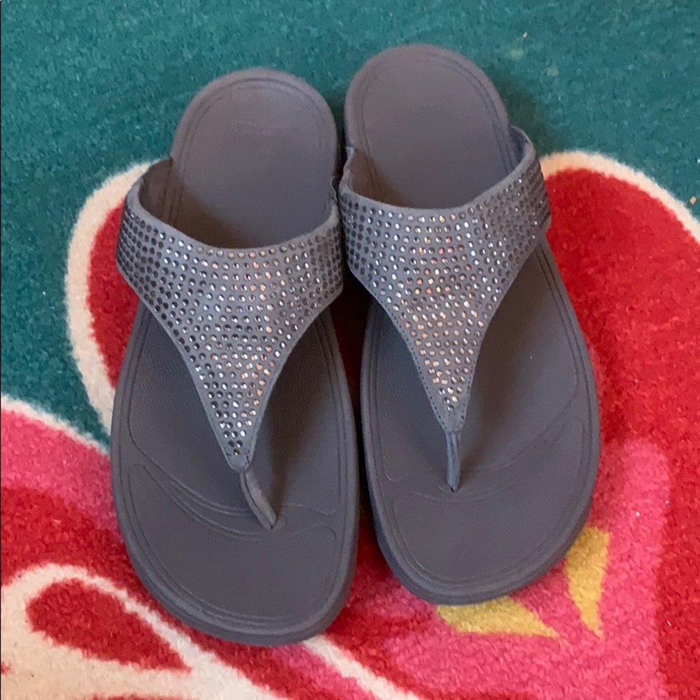 Gray fitflops with cute diamond detail